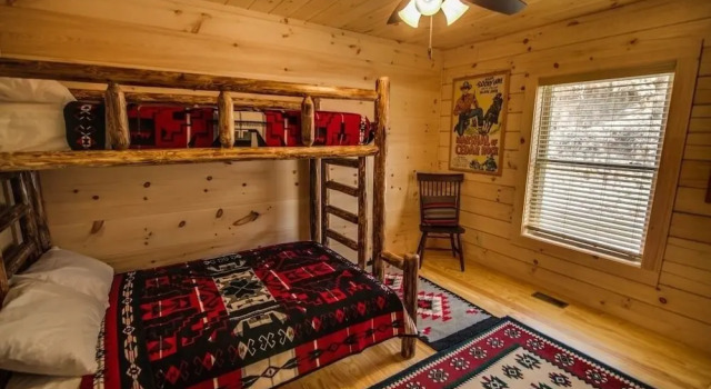 Large Lakefront Cabin W/kayaks And Boathouse 5 Bedroom Home, Забронировать Дом для отпуска Виллы Лейк-Лур, рядом с Озеро Лур, Вилла