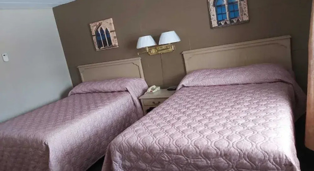 Четырёхместный номер Standard Arnprior Motor Inn