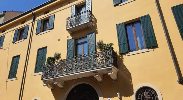 Manin Grand House