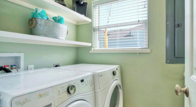 Sleeps 24, 2 Homes Pool, Backyard Tiki Bar, Fire Pit, Cornhole Walk to Beach, Забронировать Дом для отпуска Коттеджи Порт-Аранзас, Коттедж