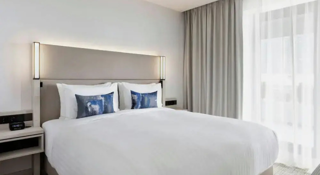 Двухместный полулюкс с балконом и с видом на море Courtyard by Marriott Batumi