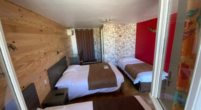 Четырёхместный номер Standard Hotel Des 4 Vents "Esprit Camargue" Parking Privé Gratuit