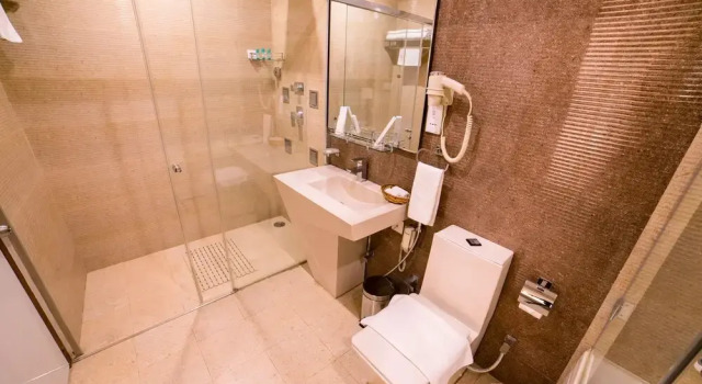 Кровать в общем номере Hotel Harrison Palace