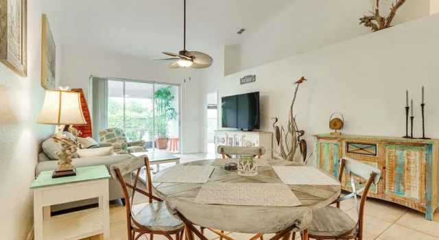 5 Mi to Naples Beach - Getaway w/ Screened Lanai!