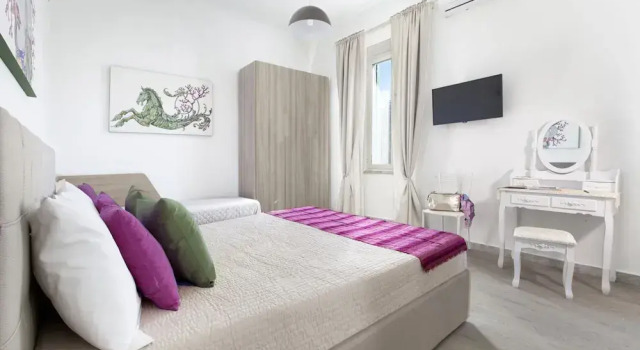 Коттедж c 1 комнатой с балконом и с видом на сад Estate4home- Villa Lina