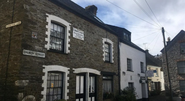 Tidal Court, Book Hotel Looe Cornwall, near Samphire Beach