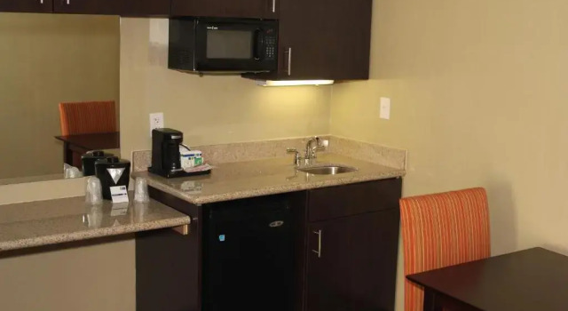 Двухместный люкс c 1 комнатой Holiday Inn Express Hotel & Suites Indianapolis W - Airport Area by IHG