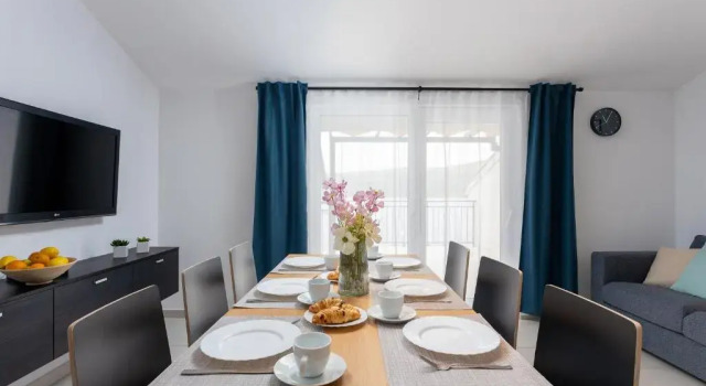 Apartments Iris, Buchen Sie Ferienwohnung Hotels in Gespanschaft Split-Dalmatien mit Pool, Schwimmbad