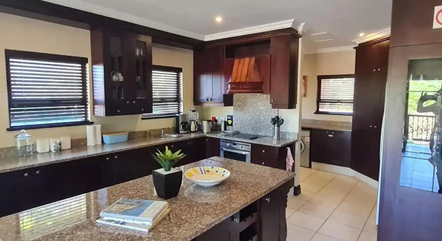 Zimbali KJ01 4 Bedroom Home, Забронировать Отель Отели Зимбали с парковкой, Парковка