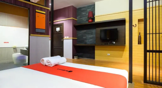 Номер Deluxe RedDoorz Plus Ruen Rattana Resort