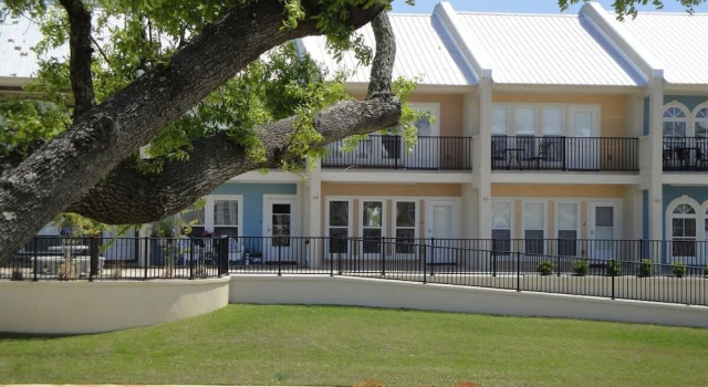 146 Beau Clair - Beachside Townhome With Pool in Long Beach, Забронировать Дом для отпуска Лонг-Бич Миссисипи - побережье, рядом с Long Beach WWII Battleship Guns