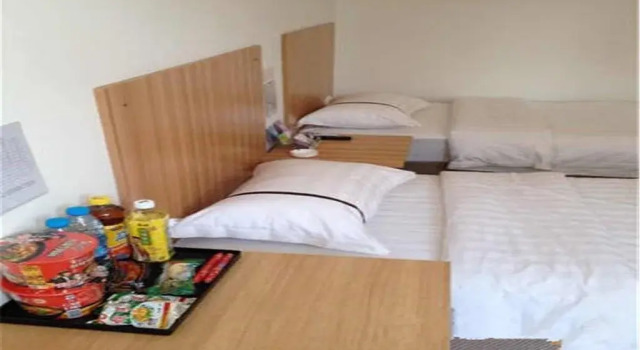 Daily Holiday Business Inn