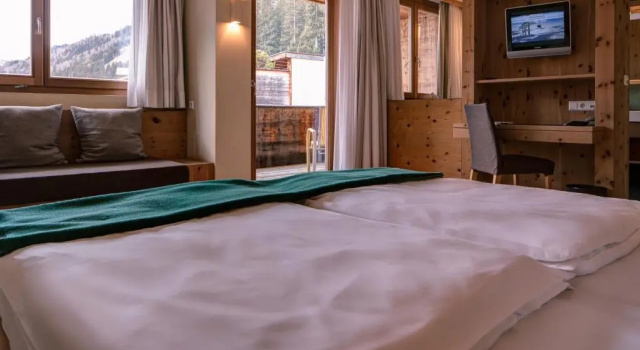 Двухместный номер Standard с балконом и с видом на горы Arosea Life Balance Hotel