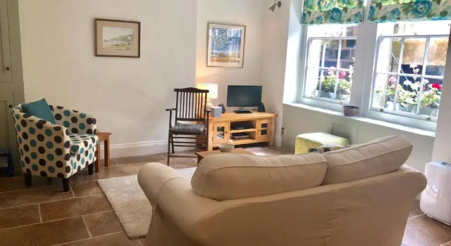Апартаменты Garrard's Retreat - 1 Bedroom with marble floors & patio