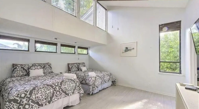 Tropical Escape 4 BR with pool sleeps 14, Забронировать Отель Отели Форт-Лодердейл с парковкой, Парковка