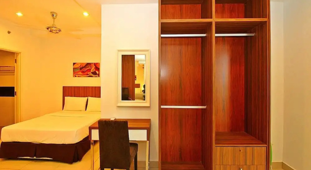 Люкс с балконом Merlene Suites at Mansion One Formerly know as Mansion One Suites
