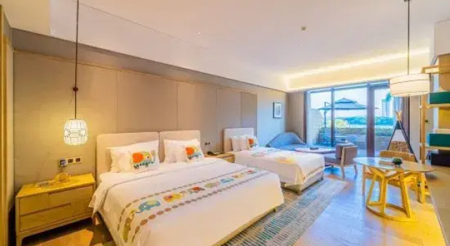 Тент с балконом и с видом на озеро Yulin Jolie Vue Bontique Hotel（Kra Bay and Garden Expo Garden）