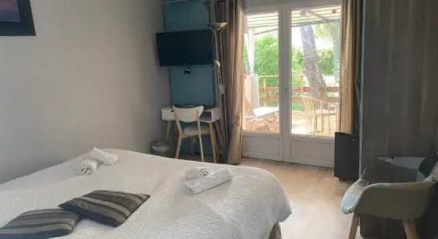 Le Mas Saint Donat, Rezervovat Hotel Hotely v Mimosa Road s parkováním, Parkování