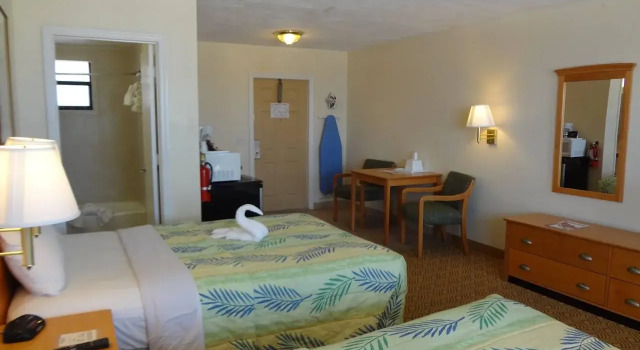 Sandals Inn, Забронировать Отель Отели Дейтона-Бич с парковкой, рядом с Базилика Святого Димитрия, Парковка