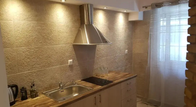 Апартаменты JOHN BEAUTY 50m2, METRO and ACROPOLIS 5'