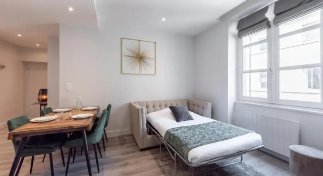 LE POMPADOUR - Magnifique T2 Place Bellecour 4ème étage sans ascenseur - 4th floor no elevator, Забронировать Апартаменты/квартира Апартаменты Лиона, рядом с Перраш, Апартаменты/квартира
