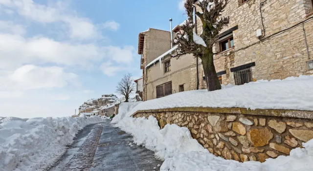 Modern Apartment in Gudar With Balcony, Buchen Sie Ferienwohnung Gudar Teruel