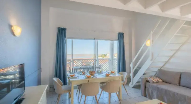 Кровать в общем номере Résidence Odalys Les Terrasses de Fort Boyard