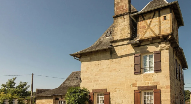 Historic Tower Home in Brignac, Rezerwuj Hotel Hotele w Correze z parkingiem, Parking
