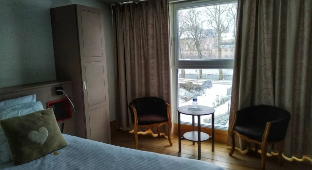 Номер Premium Logis Hôtel Les Pages