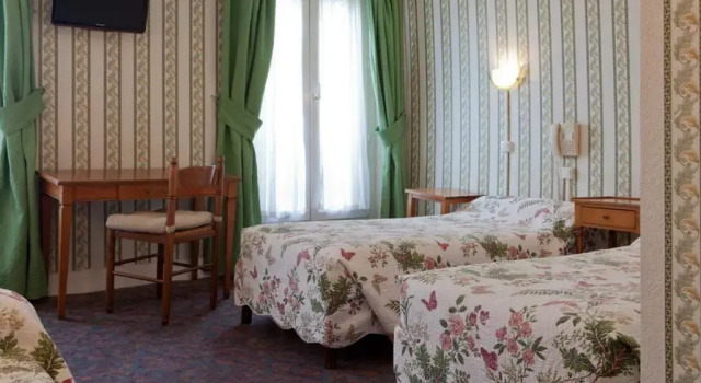 Трёхместный номер Standard Grand Hôtel De Paris