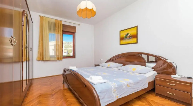 Amazing Apartment in Trogir With 2 Bedrooms and Wifi, Rezerwuj Apartament Hotele w Split-Dalmatia County z parkingiem, Parking
