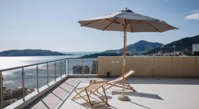 Апартаменты 3 Bedrooms Penthouse with roof terrace Rafailovici