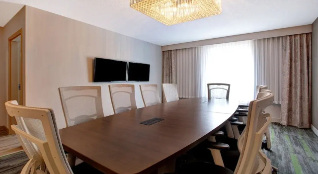 Люкс Executive c 1 комнатой Ramada by Wyndham St. Paul AB