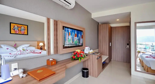 Номер Deluxe с красивым видом из окна Rigel Hotel