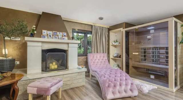 Nicely decorated semi-detached house with pool and  fenced yard, Varaa Hotelli Selina Istria