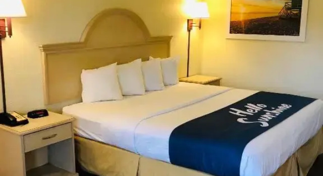 Номер Standard Days Inn & Suites by Wyndham Navarre - near Beaches Hurlburt