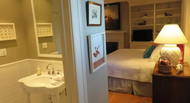 Dot's Landing Garden Room, Varaa Hotelli Niagara Wine Region Ontario