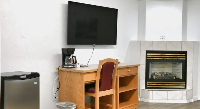 Western Budget Motel Plus Mosaic Suites, Book Motel Red Deer Central Alberta