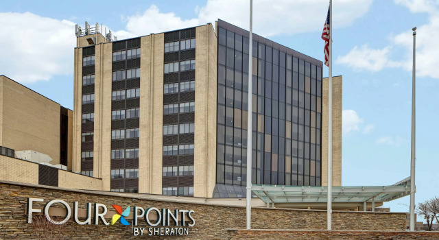 Four Points by Sheraton Peoria, Забронировать Отель Отели Пеория с парковкой, рядом с O'Brien Field, Парковка