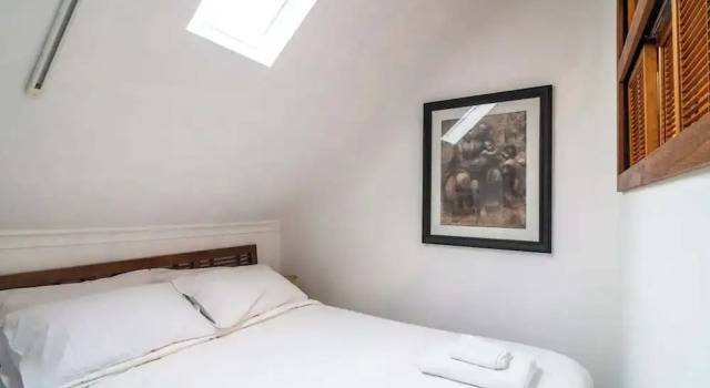 Двухместные апартаменты с балконом Cozy Apartment w/ Terrace Close to City Center