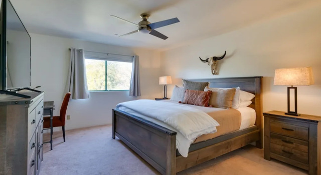 Epic Tucson Rental w/ Golf Course & Mtn Views!, Varaa Huoneisto Tucson Arizona