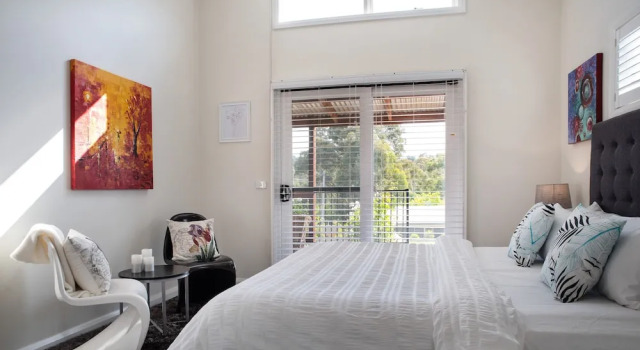 Oblique, Book Hotel Hepburn Springs 