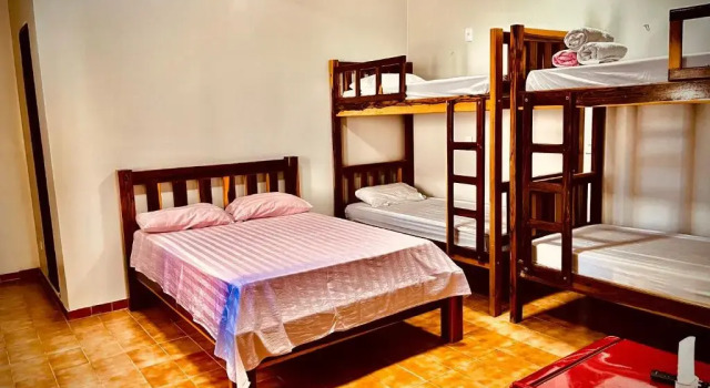 Люкс с видом на бассейн Dom Alberto Hostel