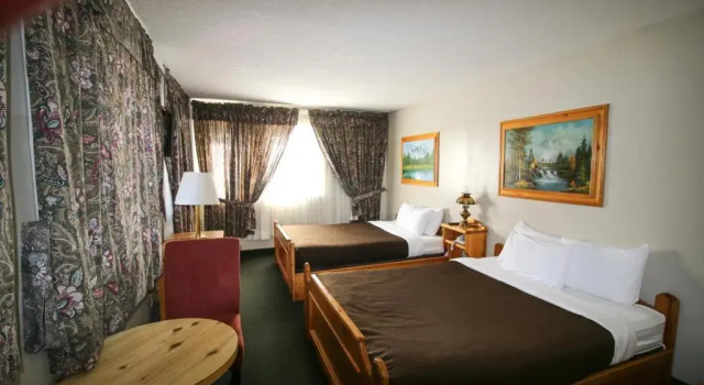 Четырёхместный номер Standard Big Horn Motel