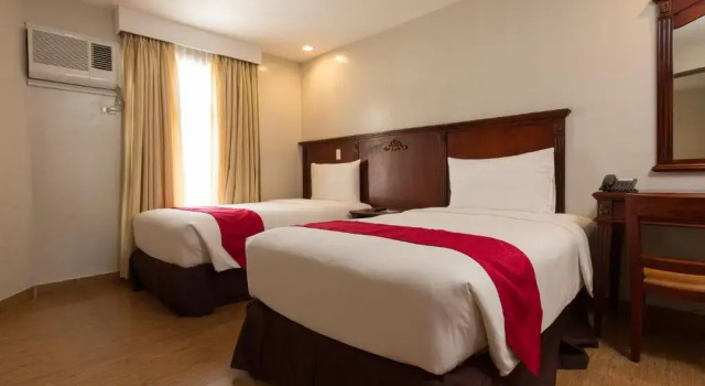 Полулюкс MJ Hotel and Suites