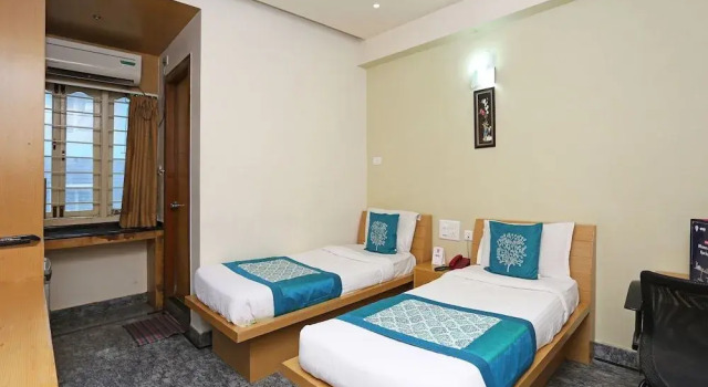 OYO 732 near DLF, Rezerwuj Hotel Kondapur 