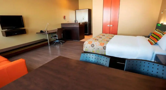 Четырёхместный семейный номер Standard Hôtel Must Aéroport de Québec par JARO