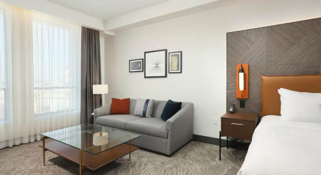 Номер Deluxe The Glenmark, Glendale, a Tribute Portfolio Hotel