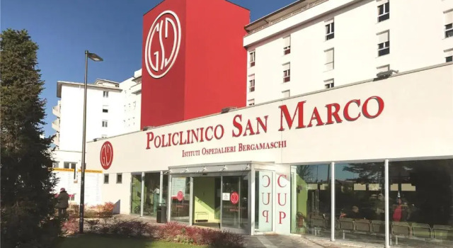 B&B PONTEVECCHIO, Book Bed and Breakfast Hoteller i Brembate med parkering, Parkering