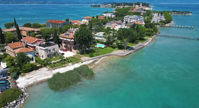 Villa Canneto dep.Smeraldo, Забронировать Вилла Коттеджи Сирмионе, рядом с Термальный спа-комплекс Aquaria, Коттедж
